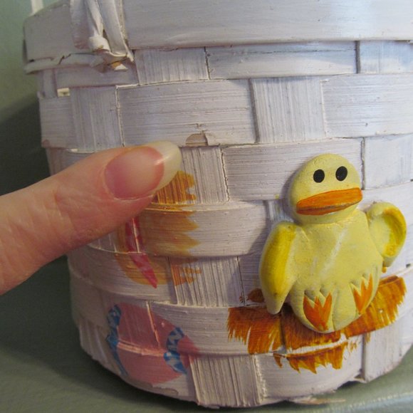 Vintage Woven Wicker Basket ~ Yellow Duck & Eggs ~ White with Handle So Cute! - Picture 9 of 9
